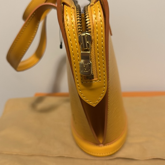 St.Jacques PM Yellow Handbag LV - Picture 4 of 8